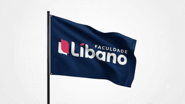 Bandeira da Faculdade Líbano no topo